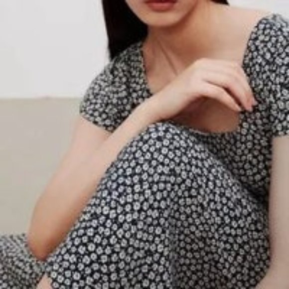 Zara Dresses & Skirts - Zara Floral Print Midi Dress Size Small